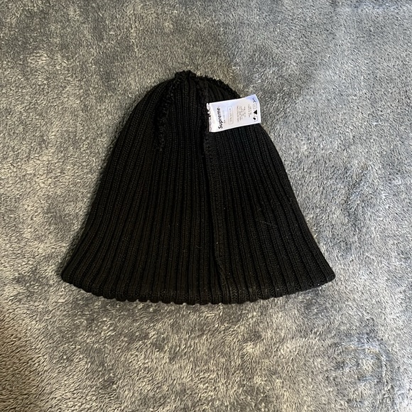 Supreme Black Ribbed Beanie - Picture 4 of 5